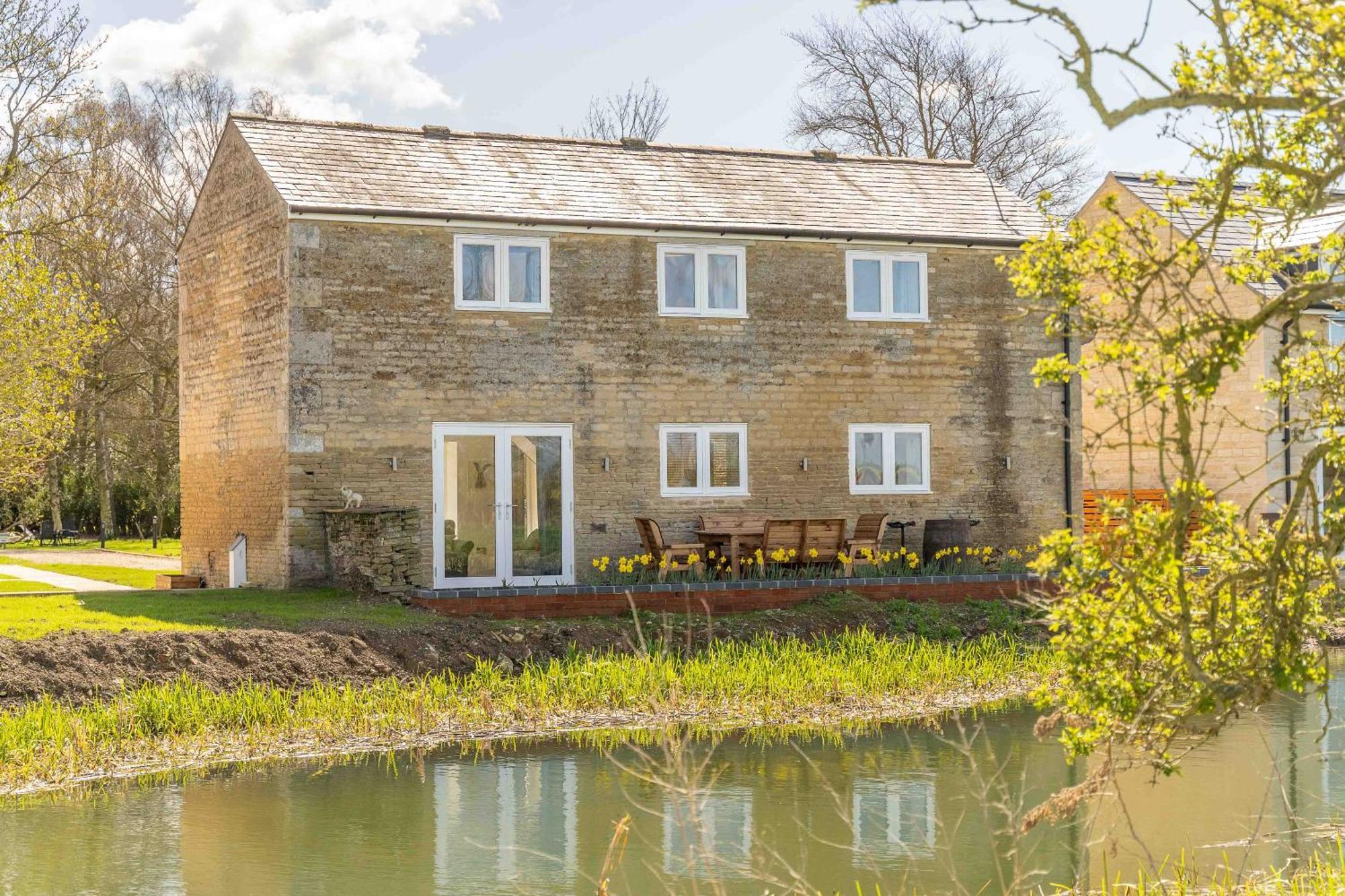 Fletland Mill And Holiday Hamlet - 18Th Century Watermill, In Stunning Location Near Stamford Villa Room photo